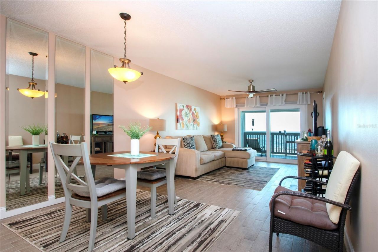 802 Bahia Del Sol Drive, Unit 6, Ruskin, FL 33570 Photo