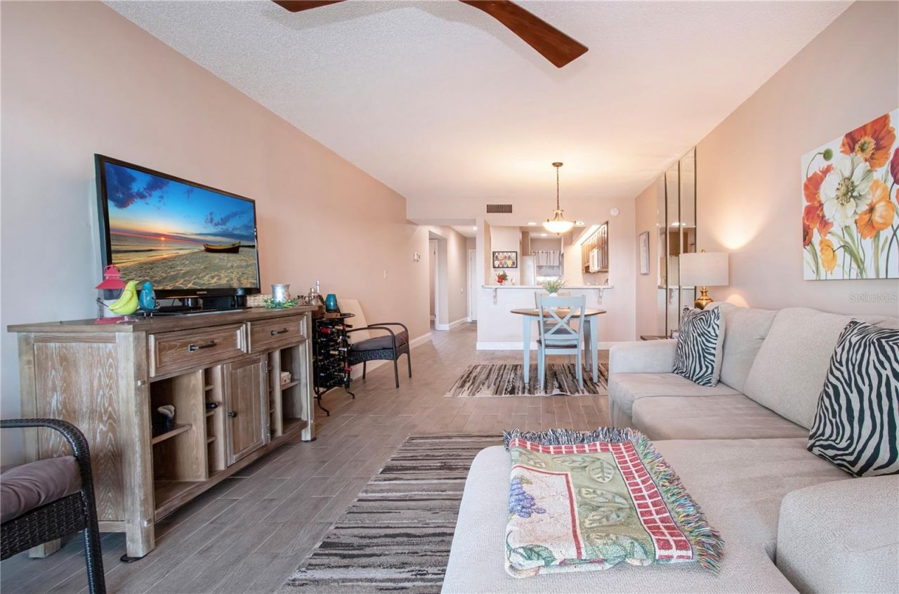 802 Bahia Del Sol Drive, Unit 6, Ruskin, FL 33570 Photo