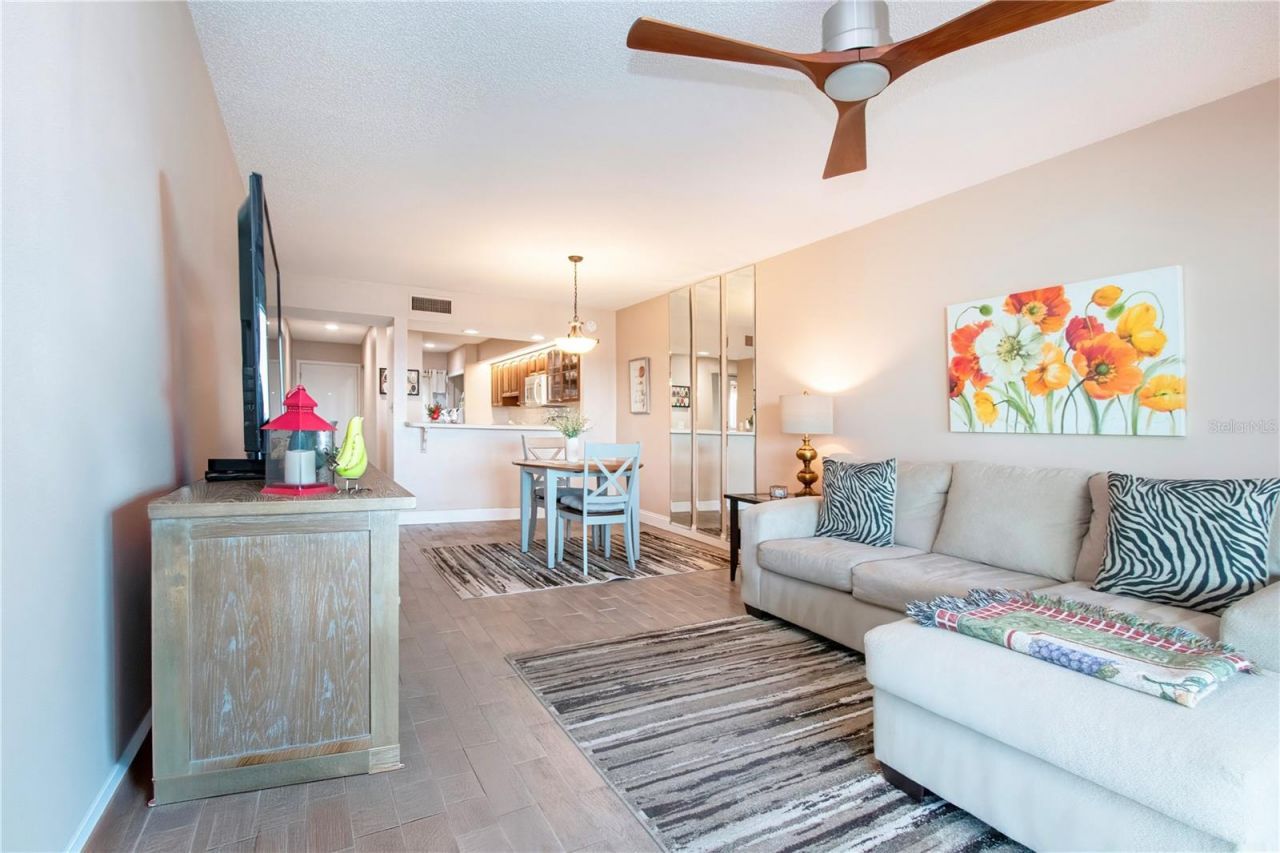 802 Bahia Del Sol Drive, Unit 6, Ruskin, FL 33570 Photo