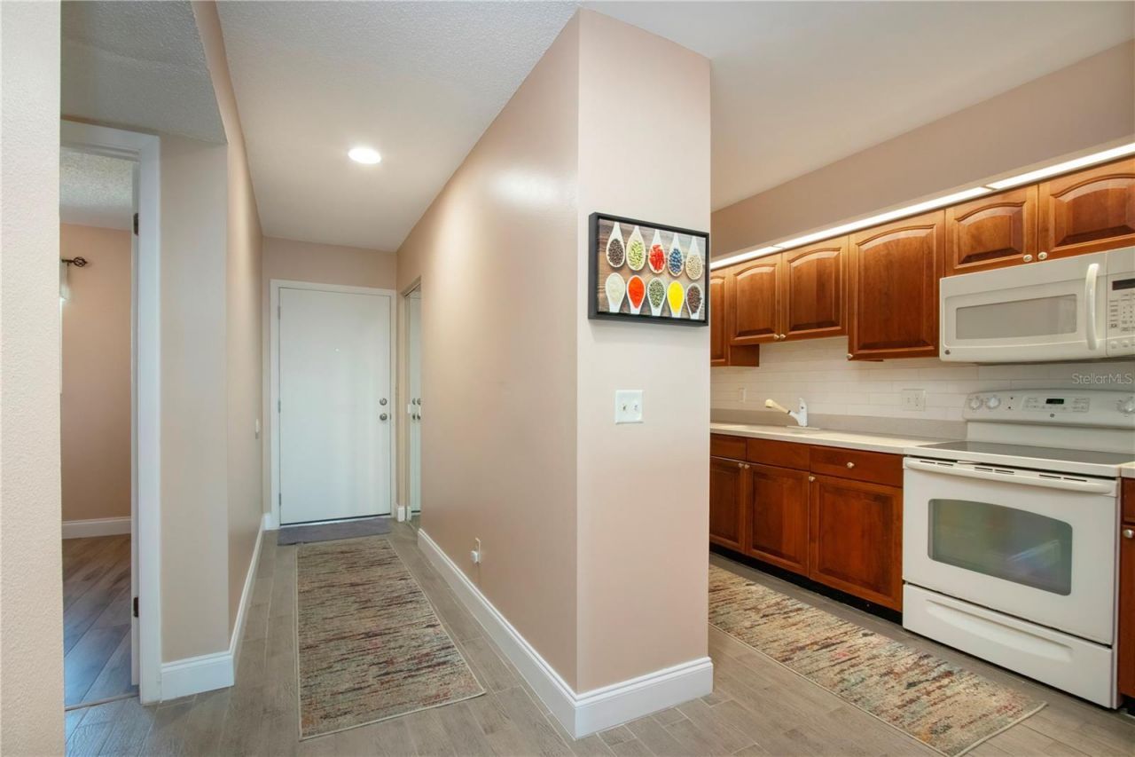 802 Bahia Del Sol Drive, Unit 6, Ruskin, FL 33570 Photo