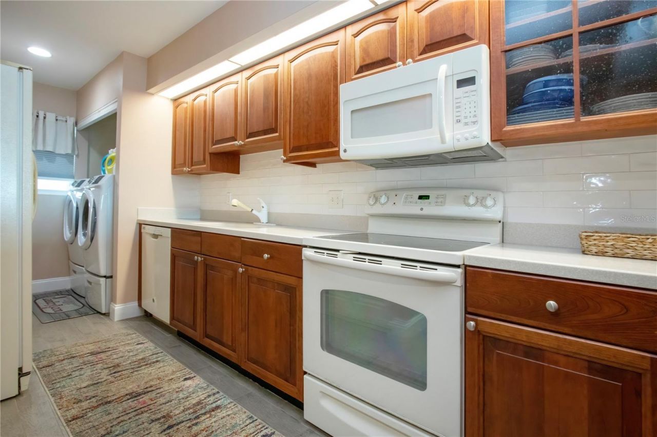 802 Bahia Del Sol Drive, Unit 6, Ruskin, FL 33570 Photo