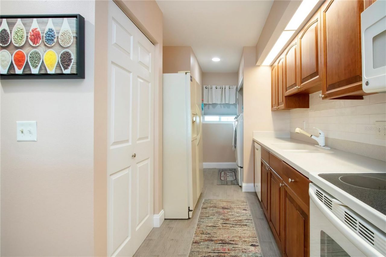 802 Bahia Del Sol Drive, Unit 6, Ruskin, FL 33570 Photo