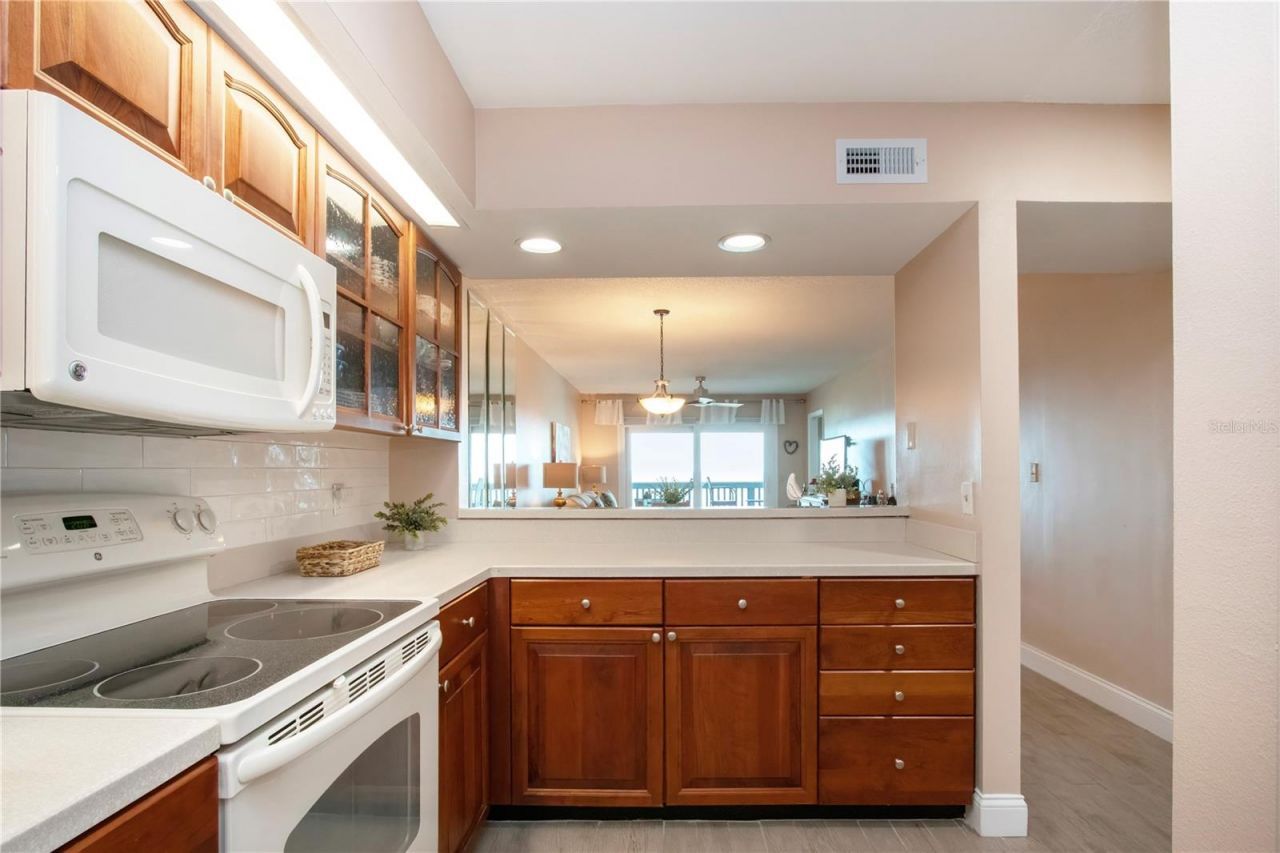 802 Bahia Del Sol Drive, Unit 6, Ruskin, FL 33570 Photo