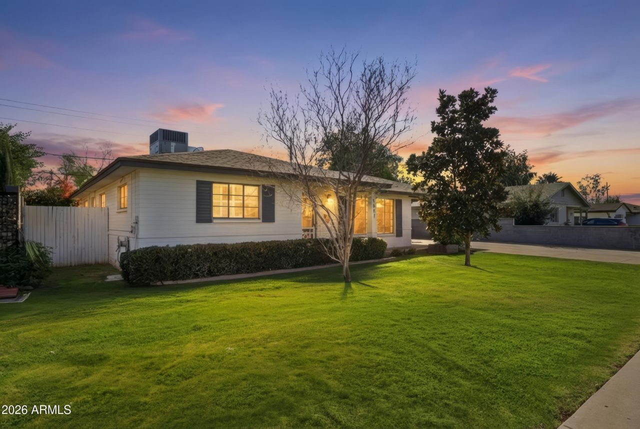 1831 E Minnezona Avenue, Phoenix, AZ 85016 Main Photo