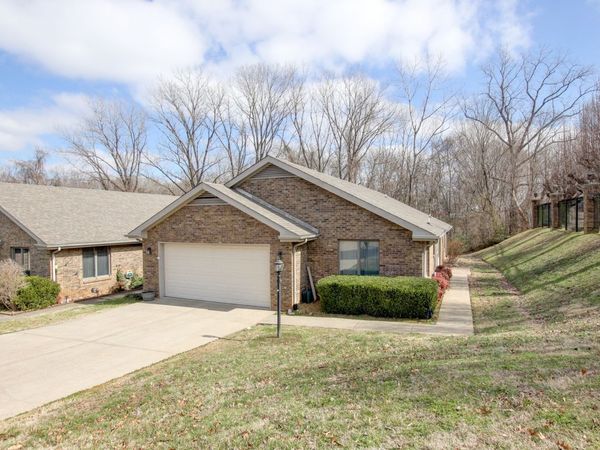 457 Country Club Ct, Clarksville, TN 37043