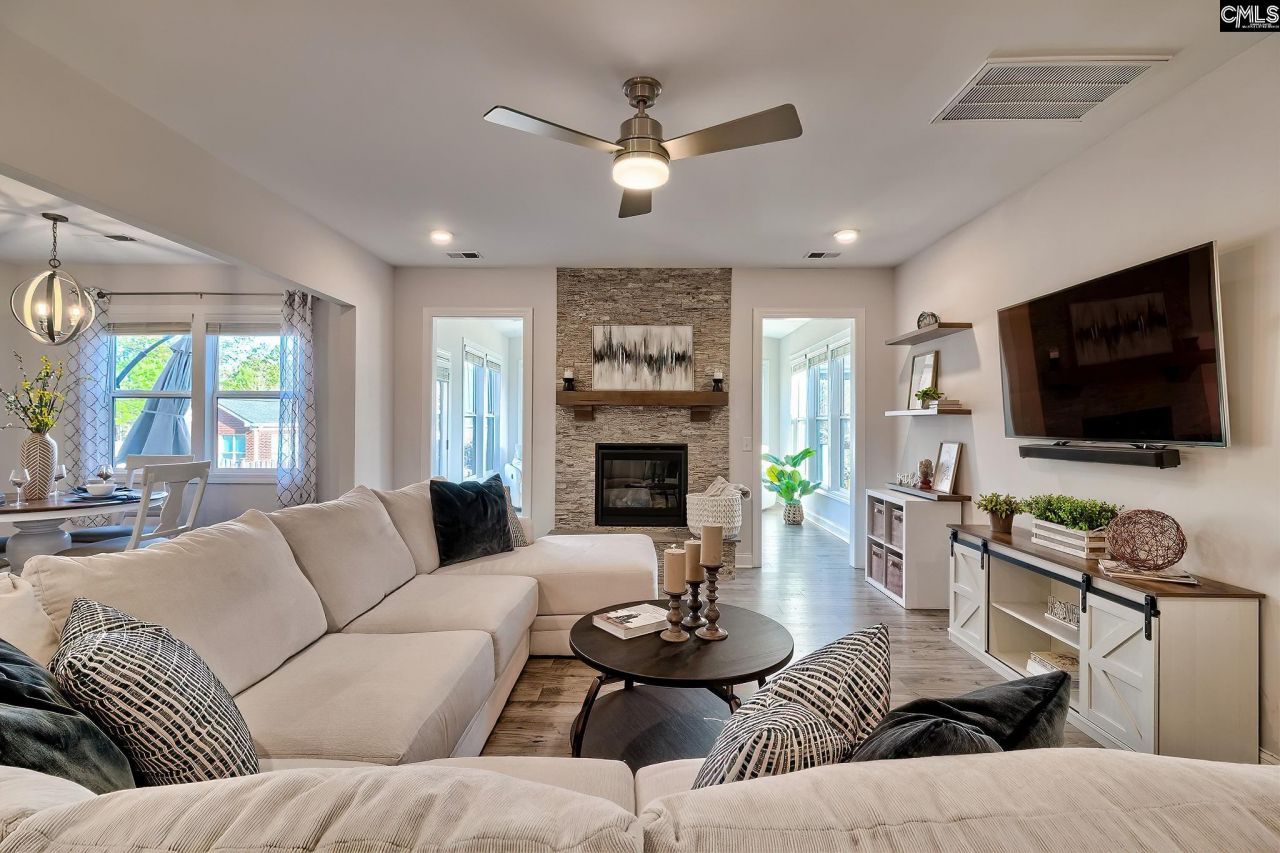 405 Litchfield Lane Photo 10