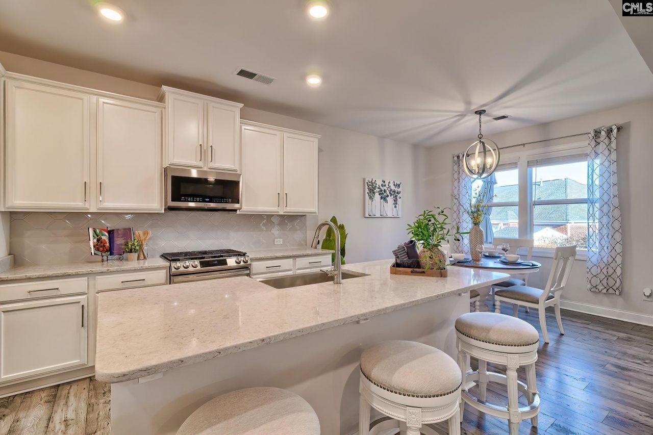 405 Litchfield Lane Photo 11