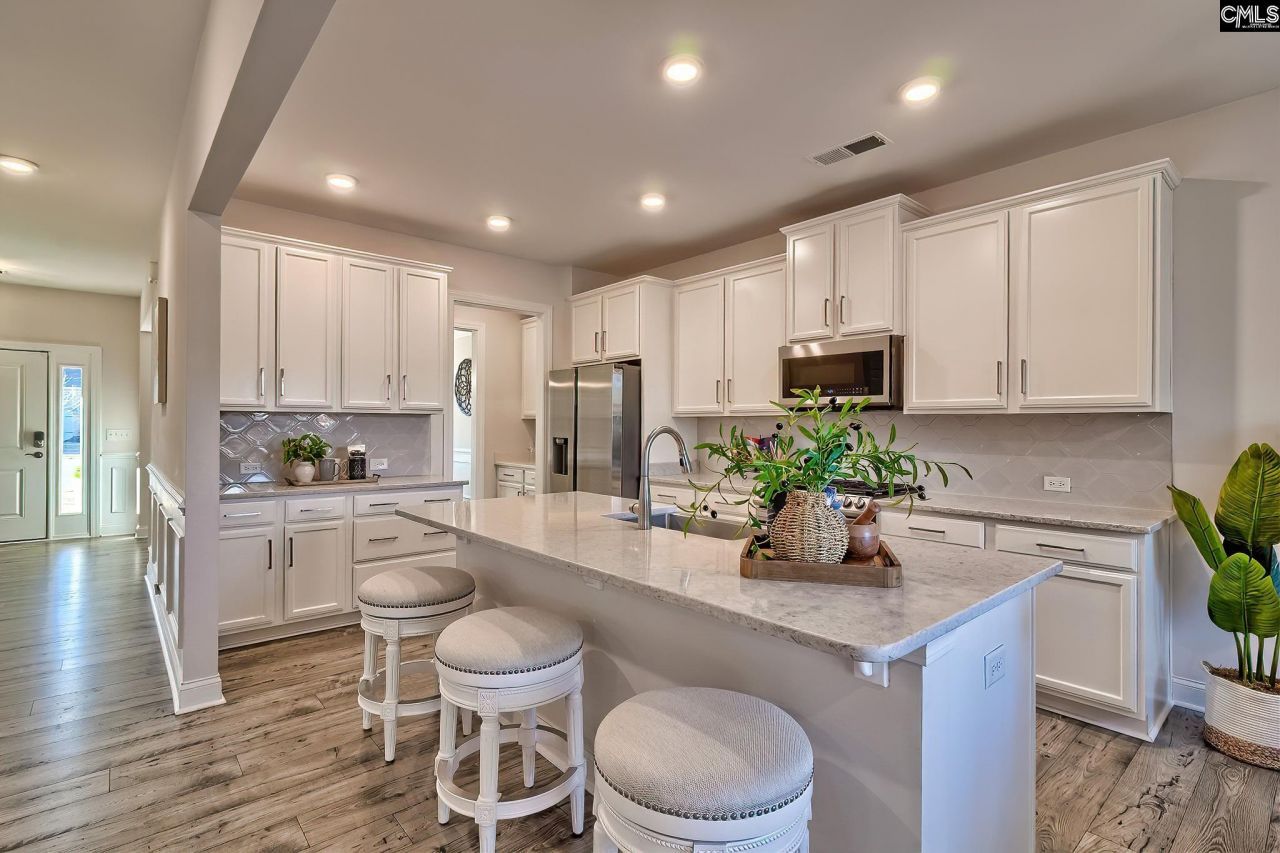 405 Litchfield Lane Photo 12