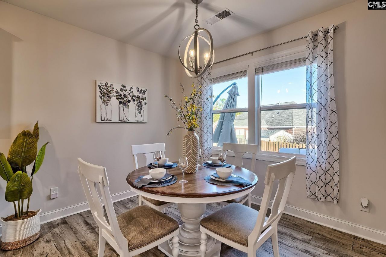 405 Litchfield Lane Photo 17