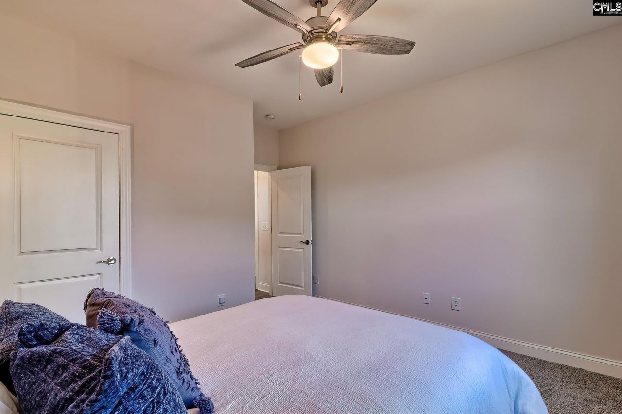 405 Litchfield Lane Photo 24