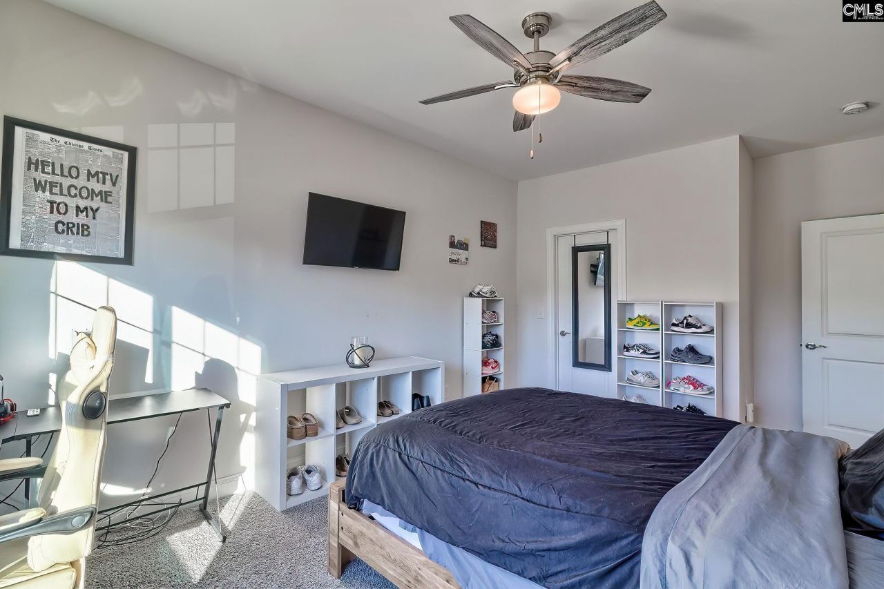 405 Litchfield Lane Photo 29