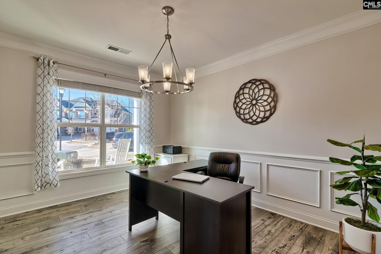 405 Litchfield Lane Photo 4