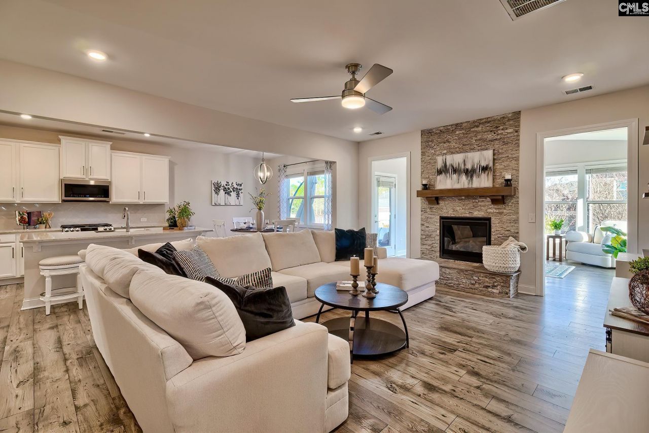 405 Litchfield Lane Photo 8