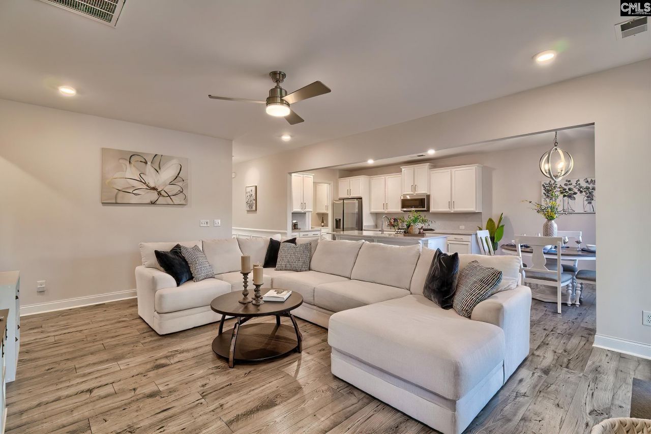 405 Litchfield Lane Photo 9