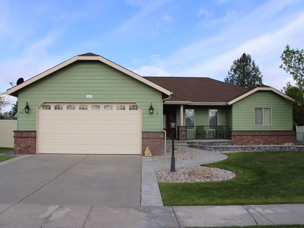 607 N Country Club Dr, Deer Park, WA 99006