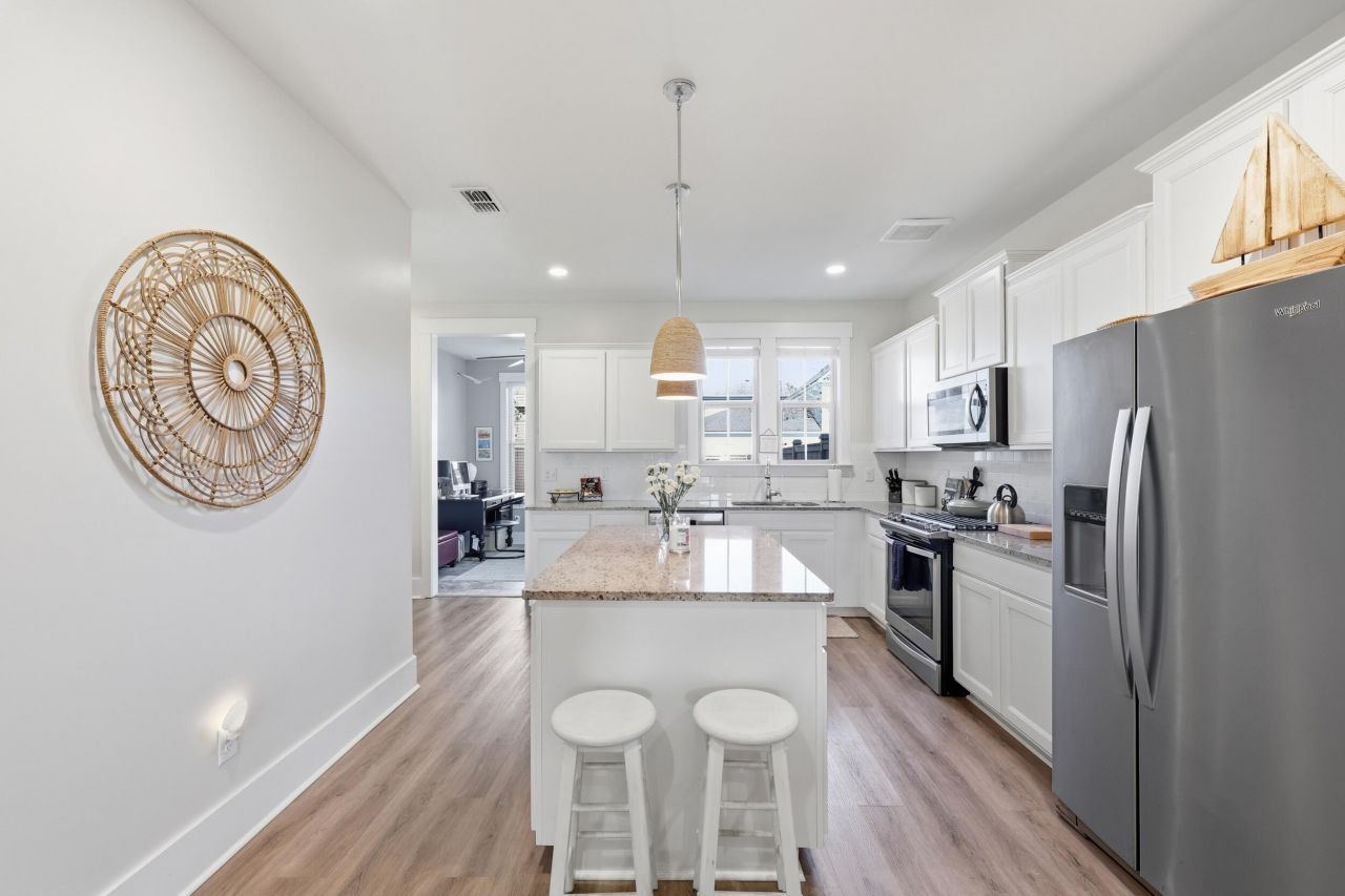 252 Oak Park Street Photo 11