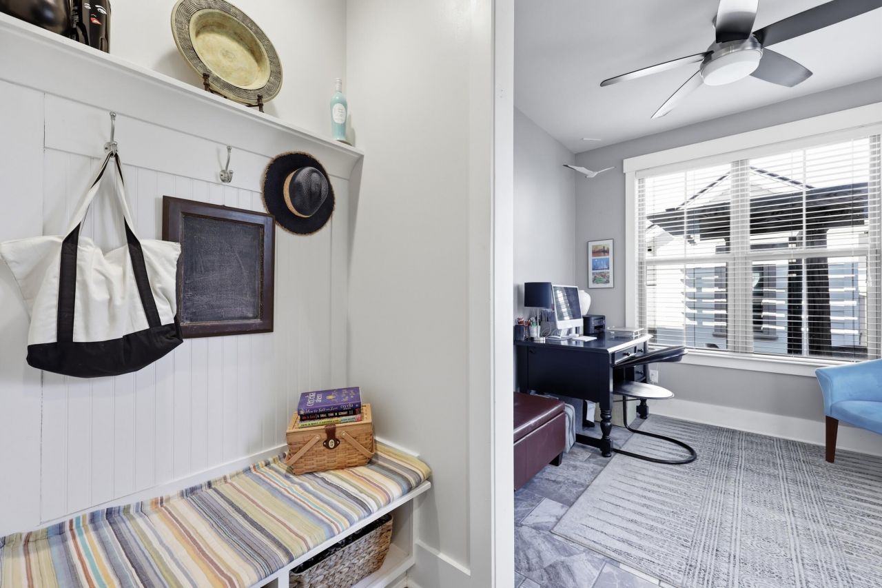 252 Oak Park Street Photo 12