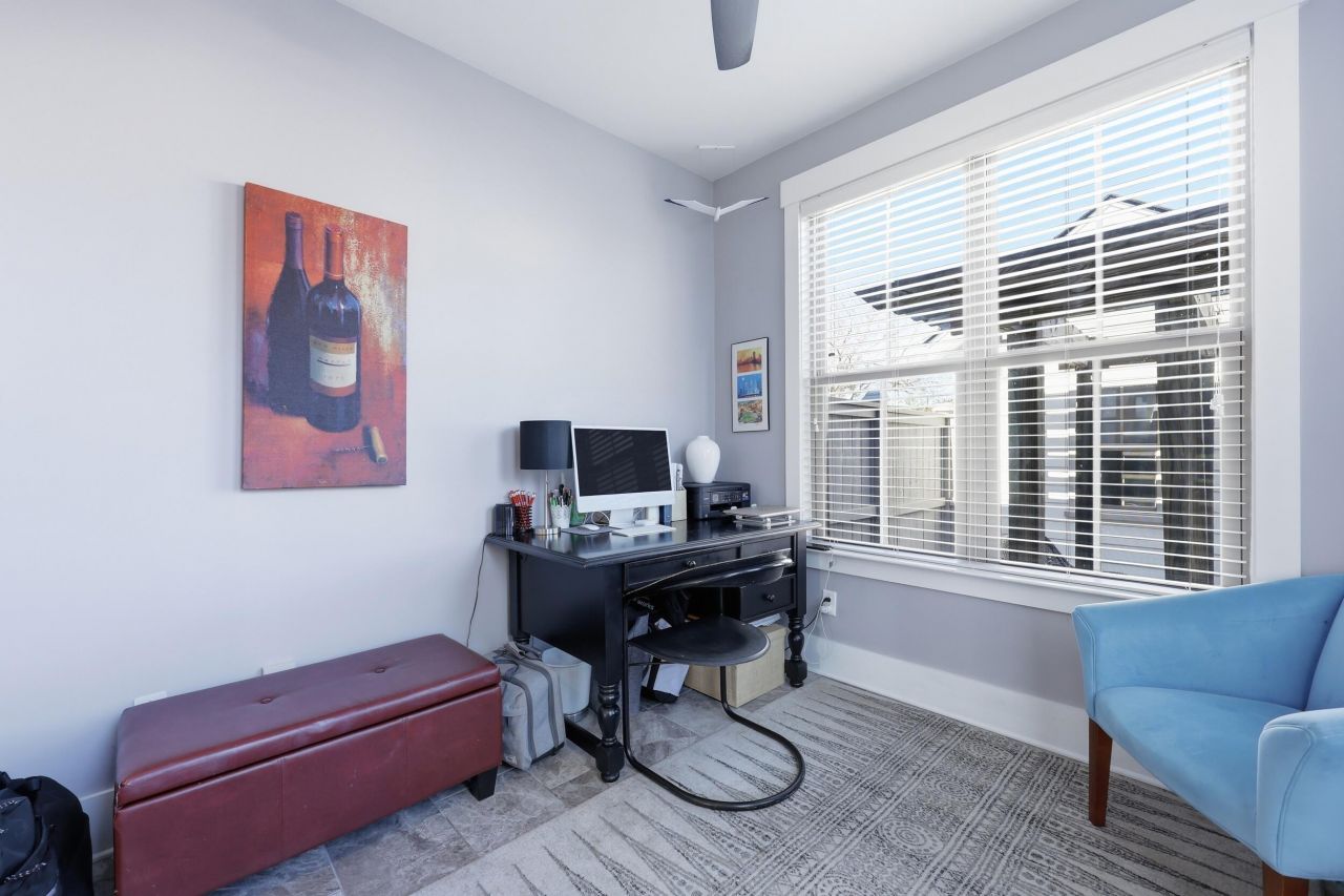 252 Oak Park Street Photo 13