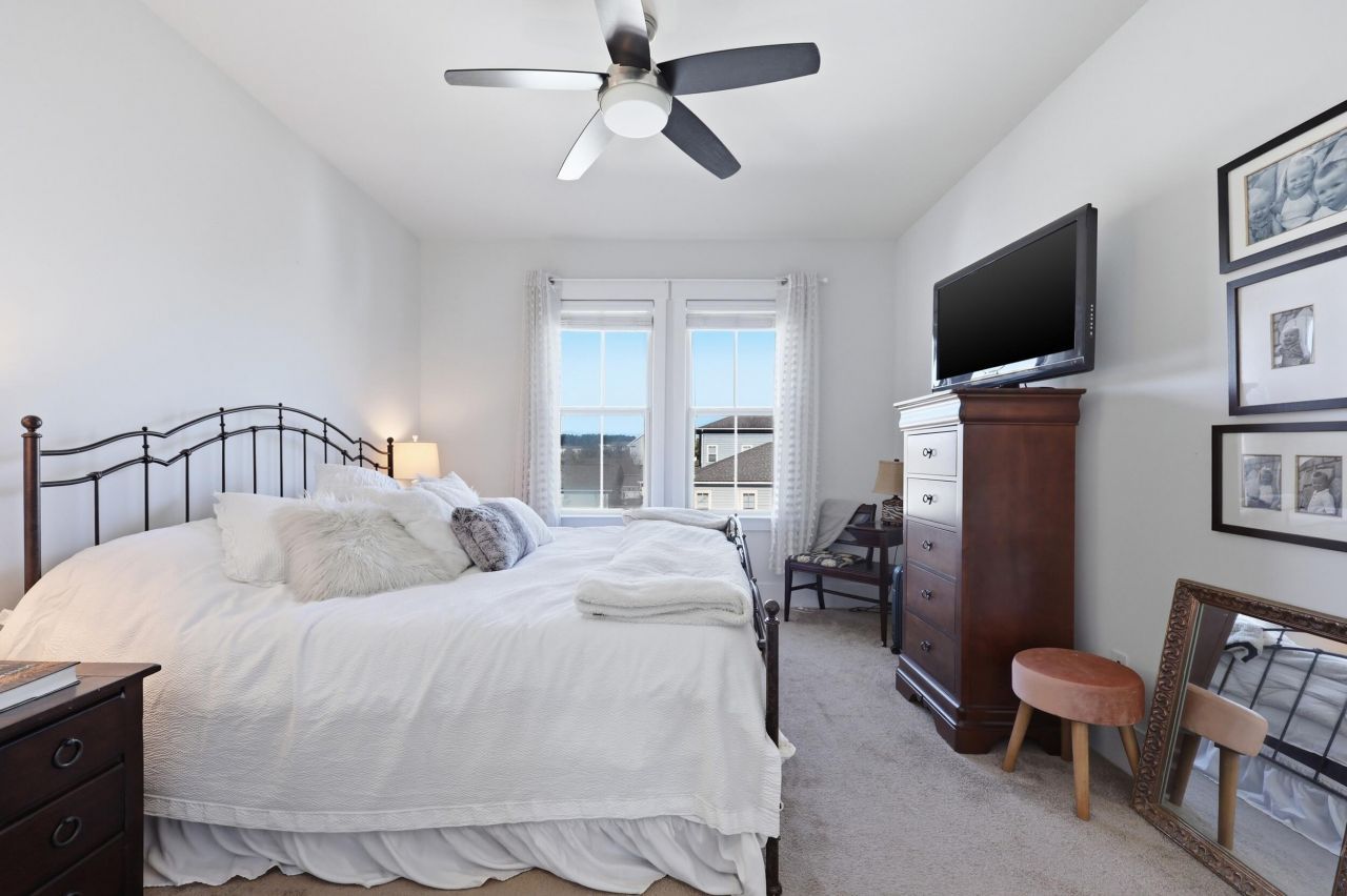 252 Oak Park Street Photo 16