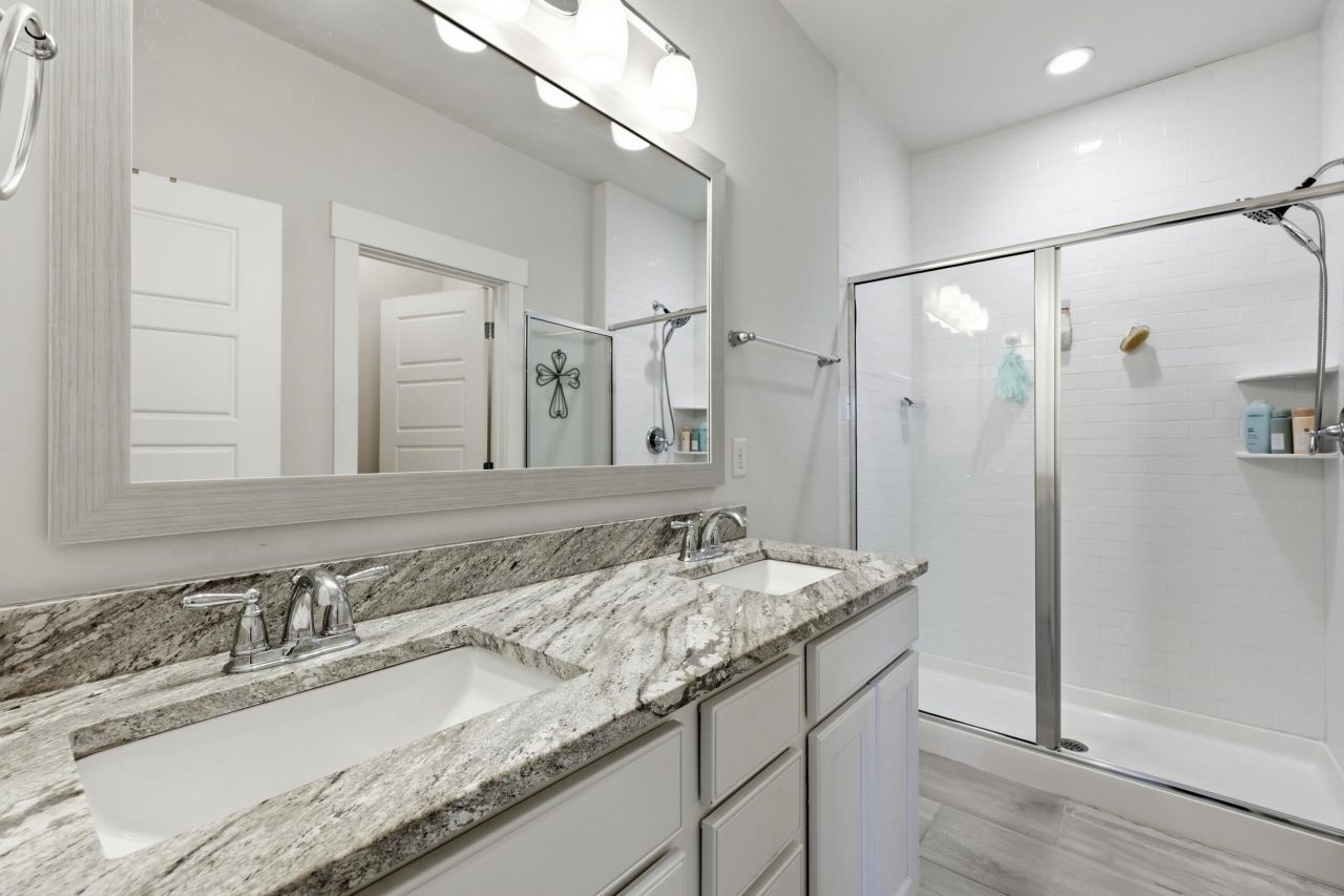 252 Oak Park Street Photo 18