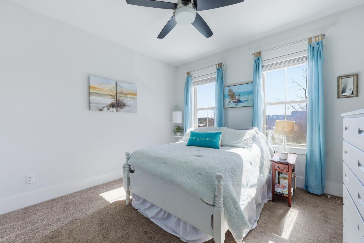 252 Oak Park Street Photo 19