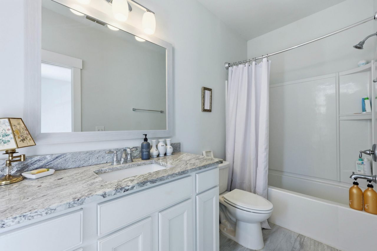 252 Oak Park Street Photo 20