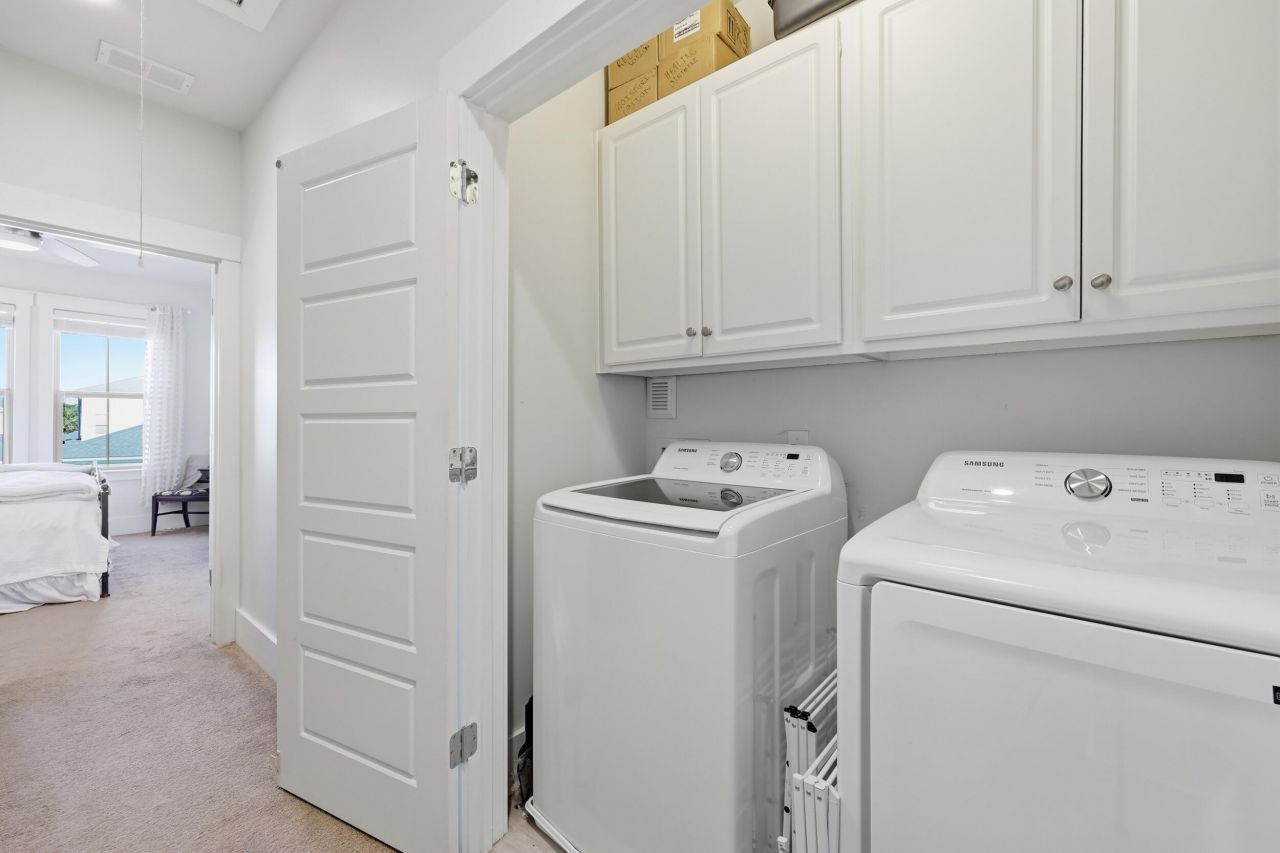 252 Oak Park Street Photo 21