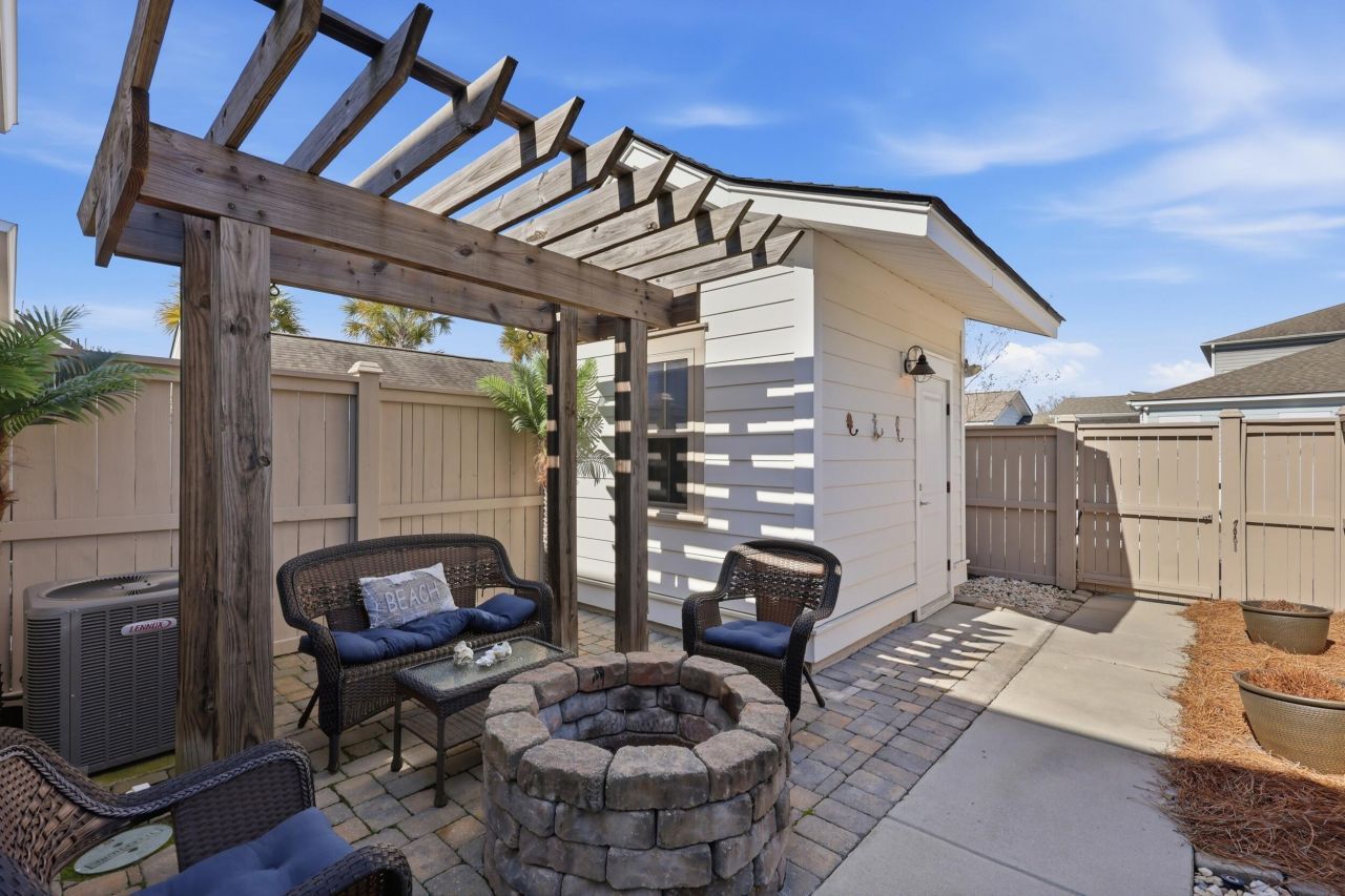 252 Oak Park Street Photo 22