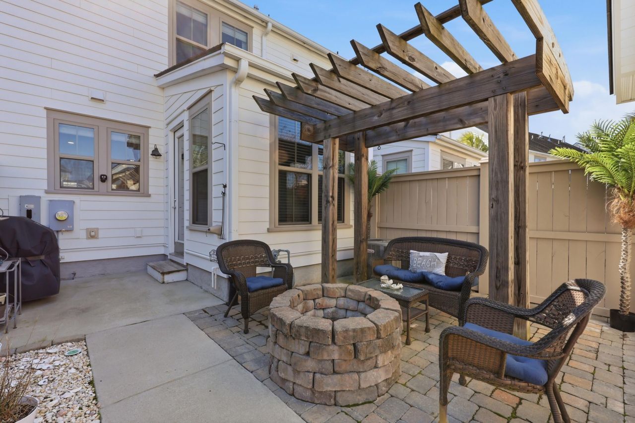 252 Oak Park Street Photo 23