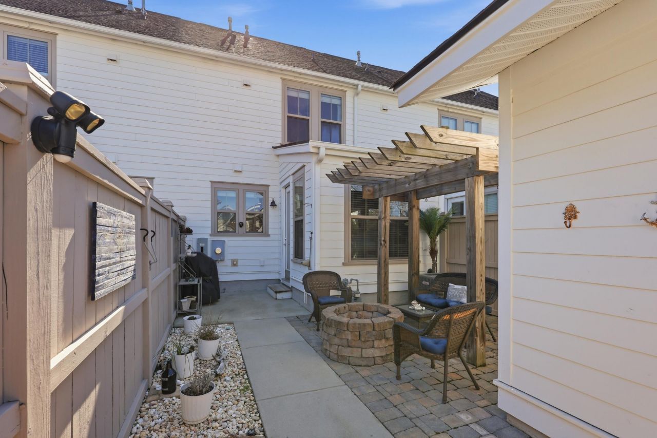 252 Oak Park Street Photo 25