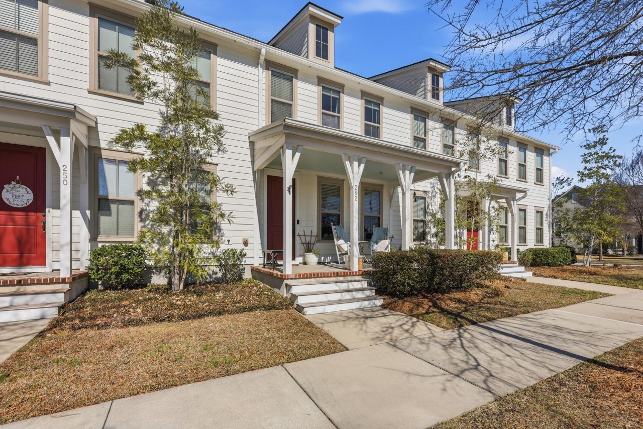 252 Oak Park Street Photo 26