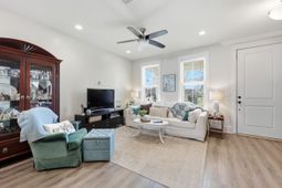 252 Oak Park Street photo 4