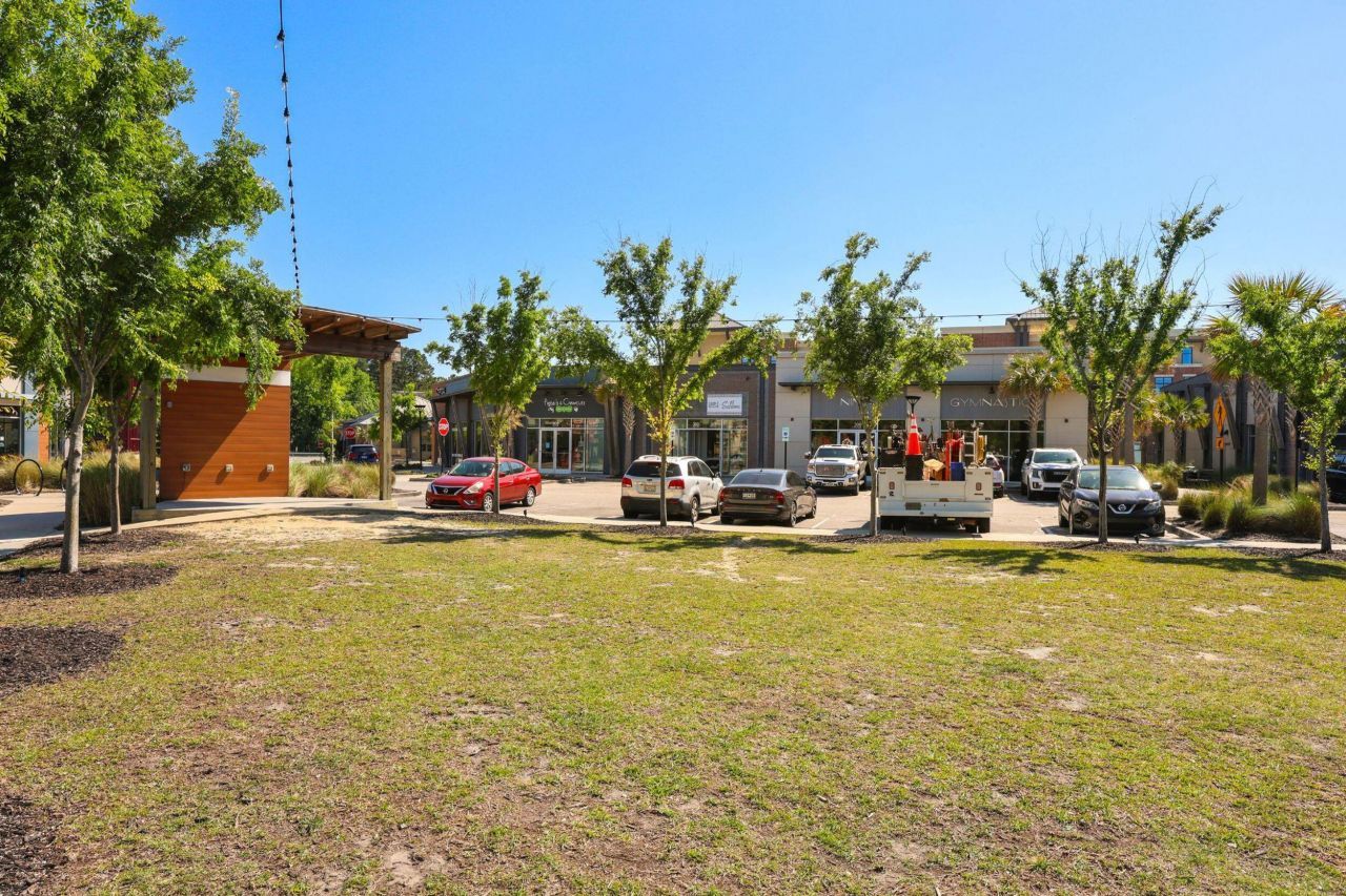 252 Oak Park Street Photo 32