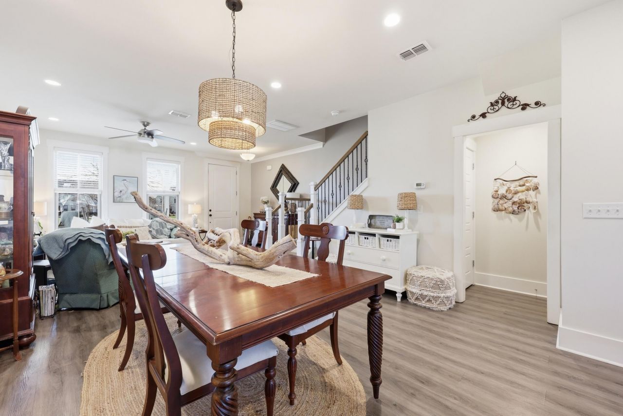 252 Oak Park Street Photo 6