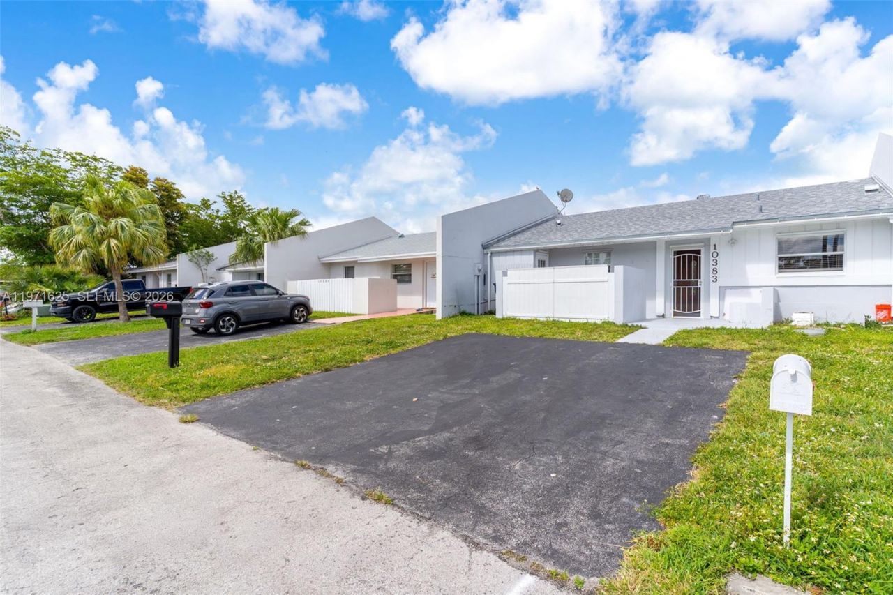 10383 SW 209th Ln, Unit 10383, Cutler Bay, FL 33189 Photo