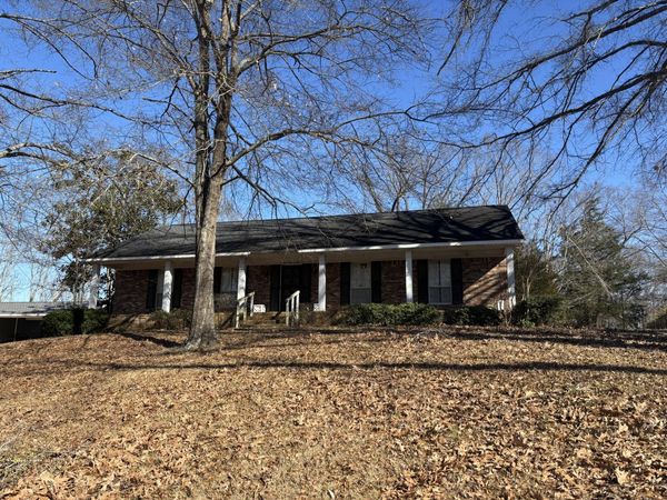 402 Pineridge Dr., New Albany, MS 38652
