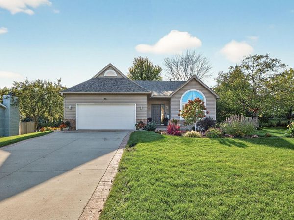 2084 Parkview Lane, Woodbury, MN 55125