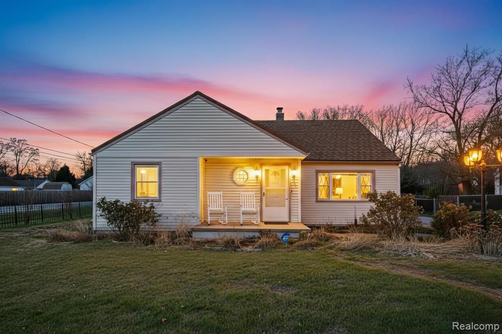 1944 W Sterns Road, Bedford Township, MI 48182 Main Photo