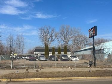 4084 N Dort Highway , Flint, MI 48506