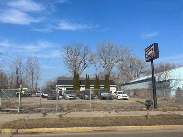 4084 N Dort Highway , Flint, MI 48506