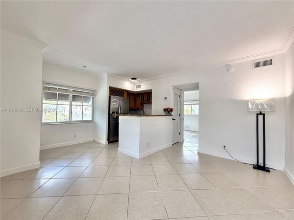 924 SE 2nd St, Unit 9, Fort Lauderdale, FL 33301