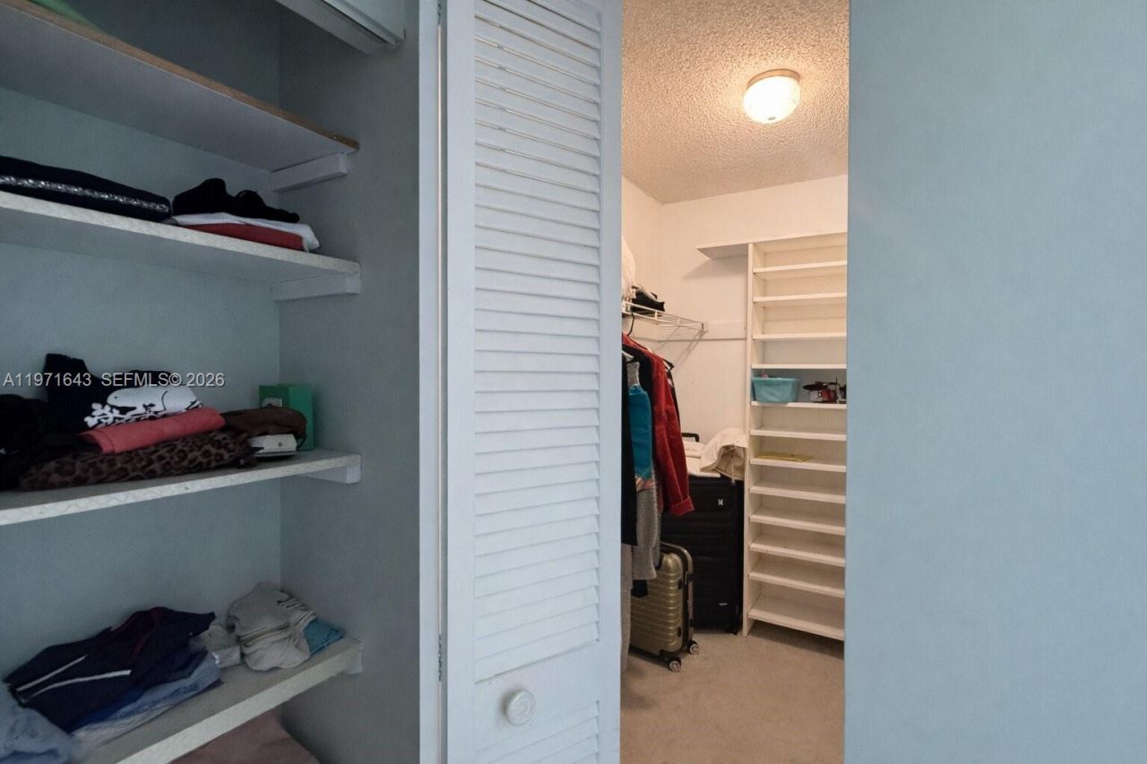 950 NE 199th St, Unit 2H, Miami, FL 33179 Photo