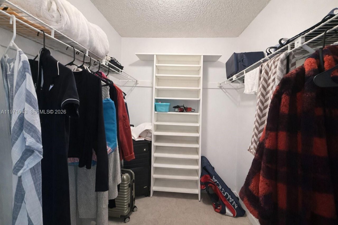 950 NE 199th St, Unit 2H, Miami, FL 33179 Photo