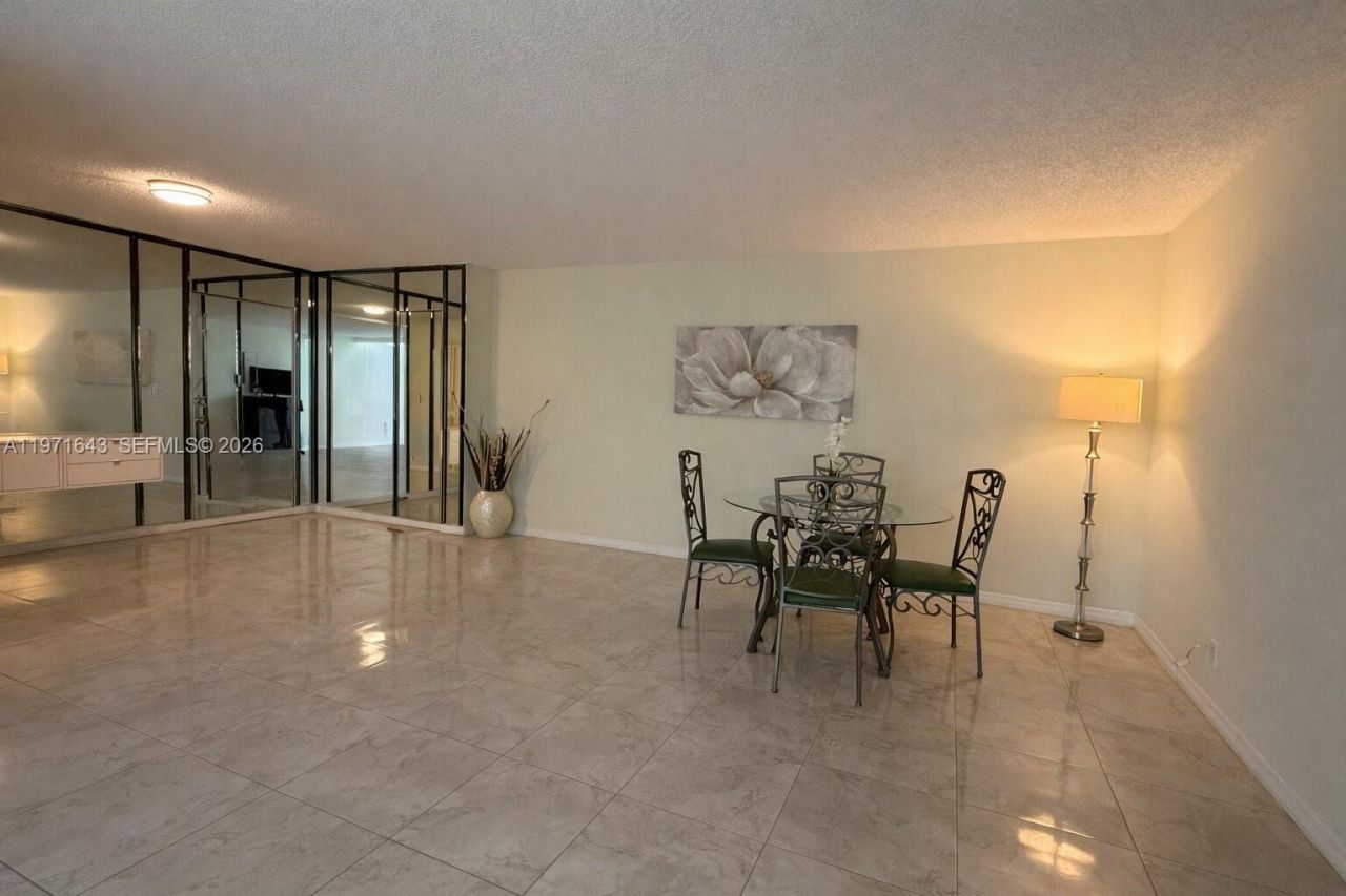 950 NE 199th St, Unit 2H, Miami, FL 33179 Photo