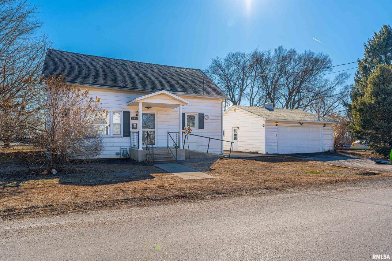 202 W Green Street, Mt Pulaski, IL 62548 Main Photo