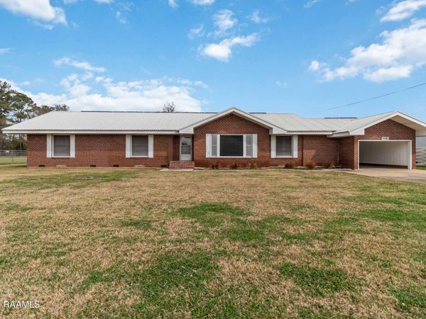 2281 Cecilia Sr High School Highway, Breaux Bridge, LA 70517