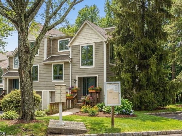 61 Mill Pond Rd, Woodland Park, NJ 07424