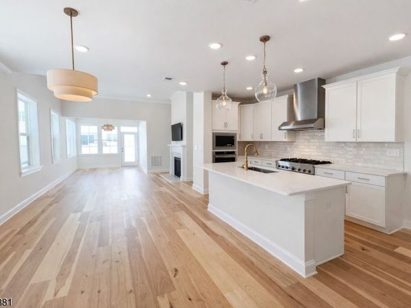 18 Whitaker Ln, Far Hills, NJ 07931