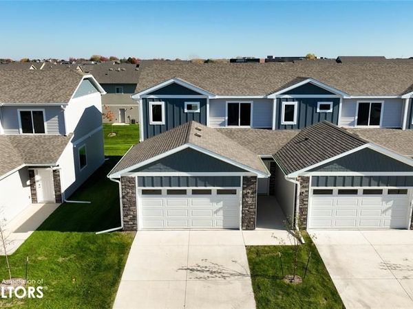 235 NW Waverly Drive, Waukee, IA 50263