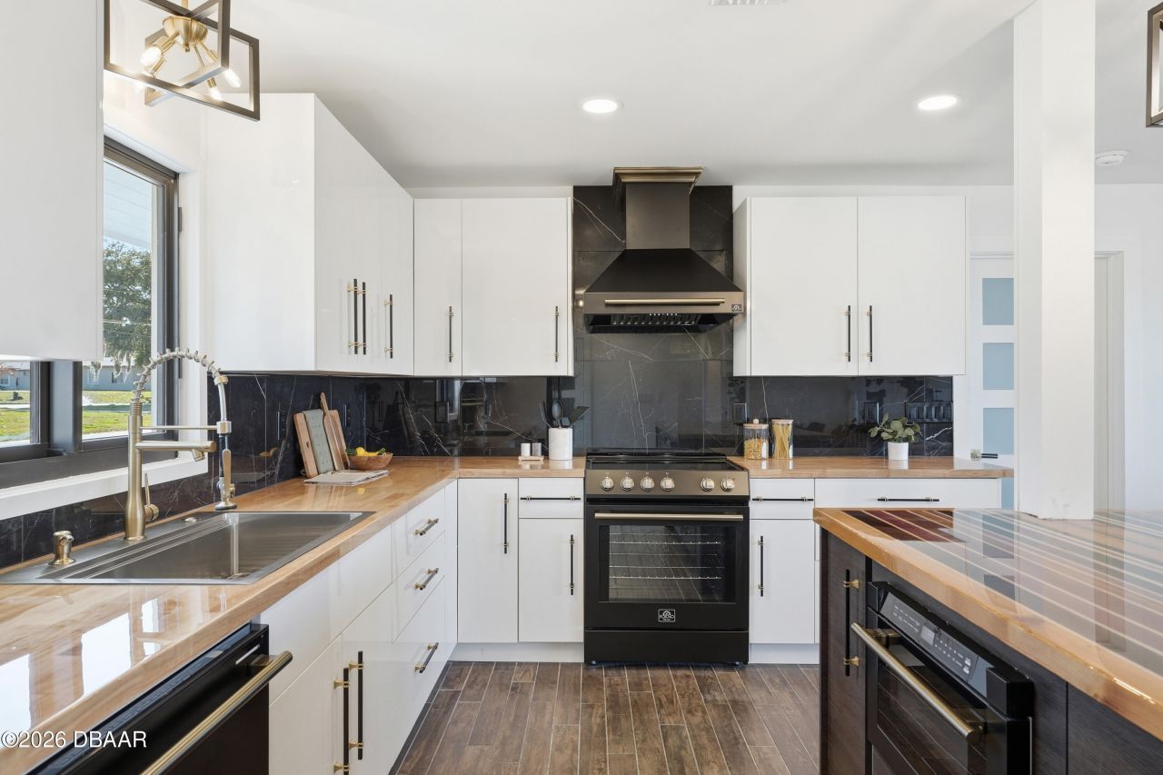 203 Parkwood Lane, Edgewater, FL 32132 Photo